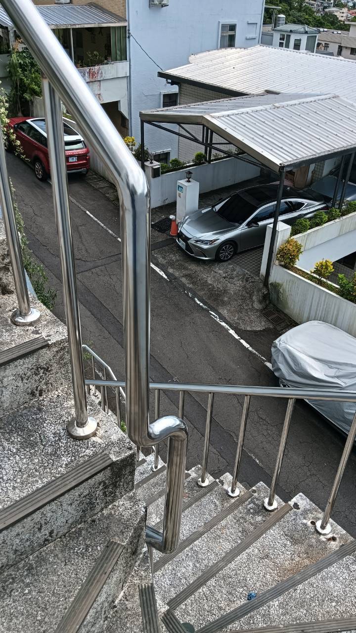 住宅不鏽鋼樓梯扶手・戶外安全欄杆工程 工程實績照片
